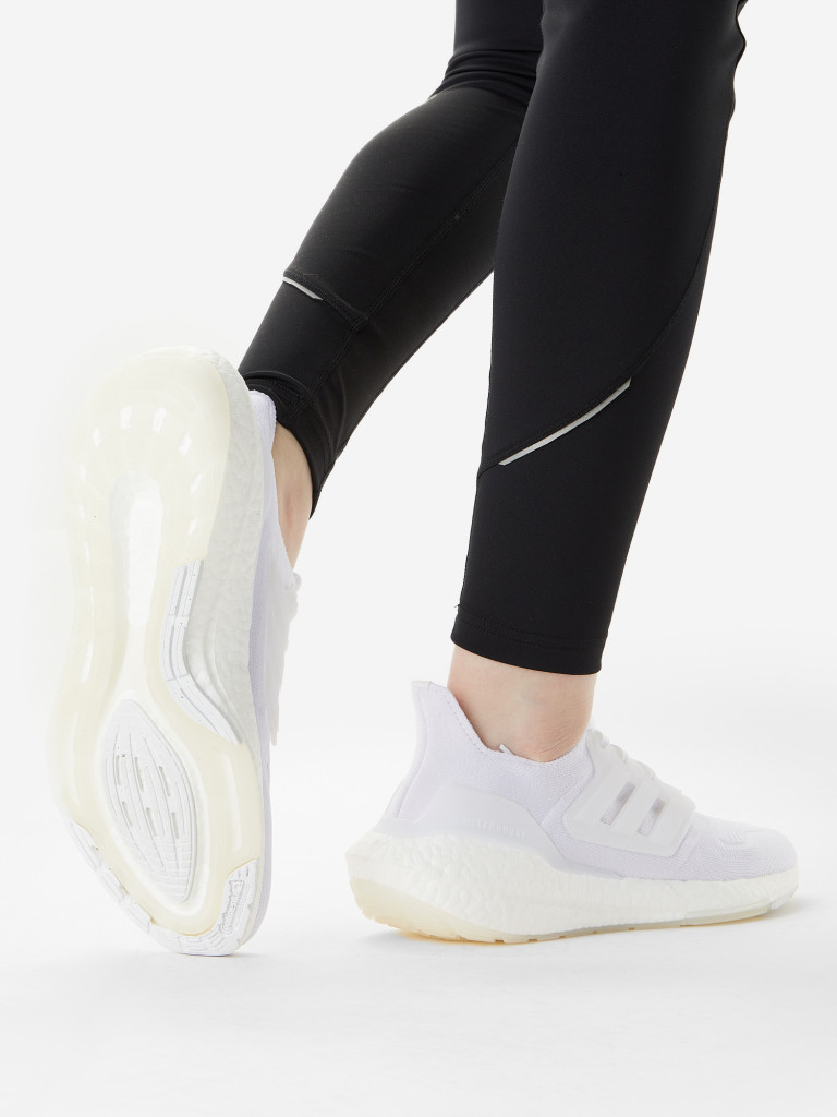 Кроссовки женские adidas Ultraboost 22