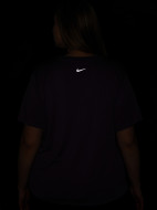 Футболка женская Nike Dri-FIT Swoosh Run, Plus Size — фото №4
