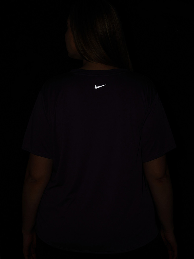 Футболка женская Nike Dri-FIT Swoosh Run, Plus Size — фото №4