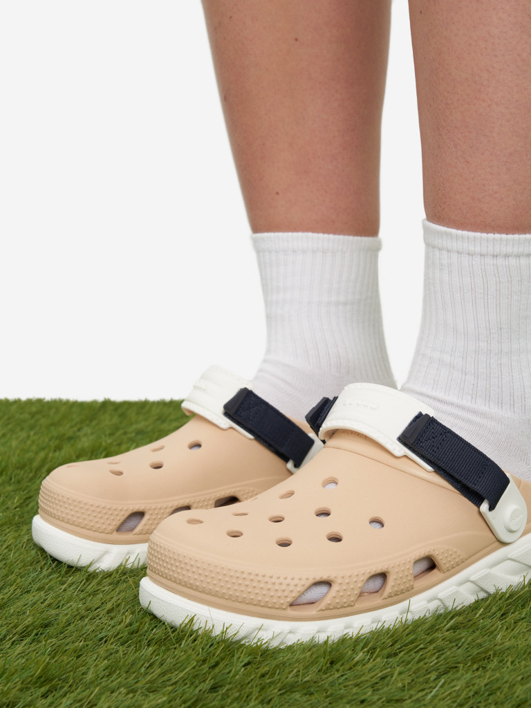 Сабо женские Crocs Duet Max II белый/бежевый цвет — купить за 30990 тг ...