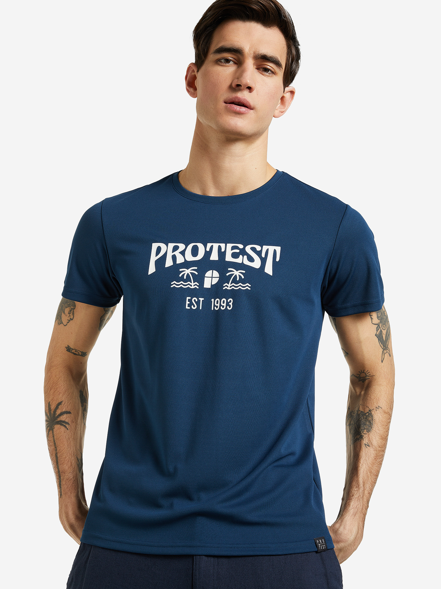 Est 1993. Футболки protest. Майка мужская protest. Футболка protest мужская. Голубая футболка protest.